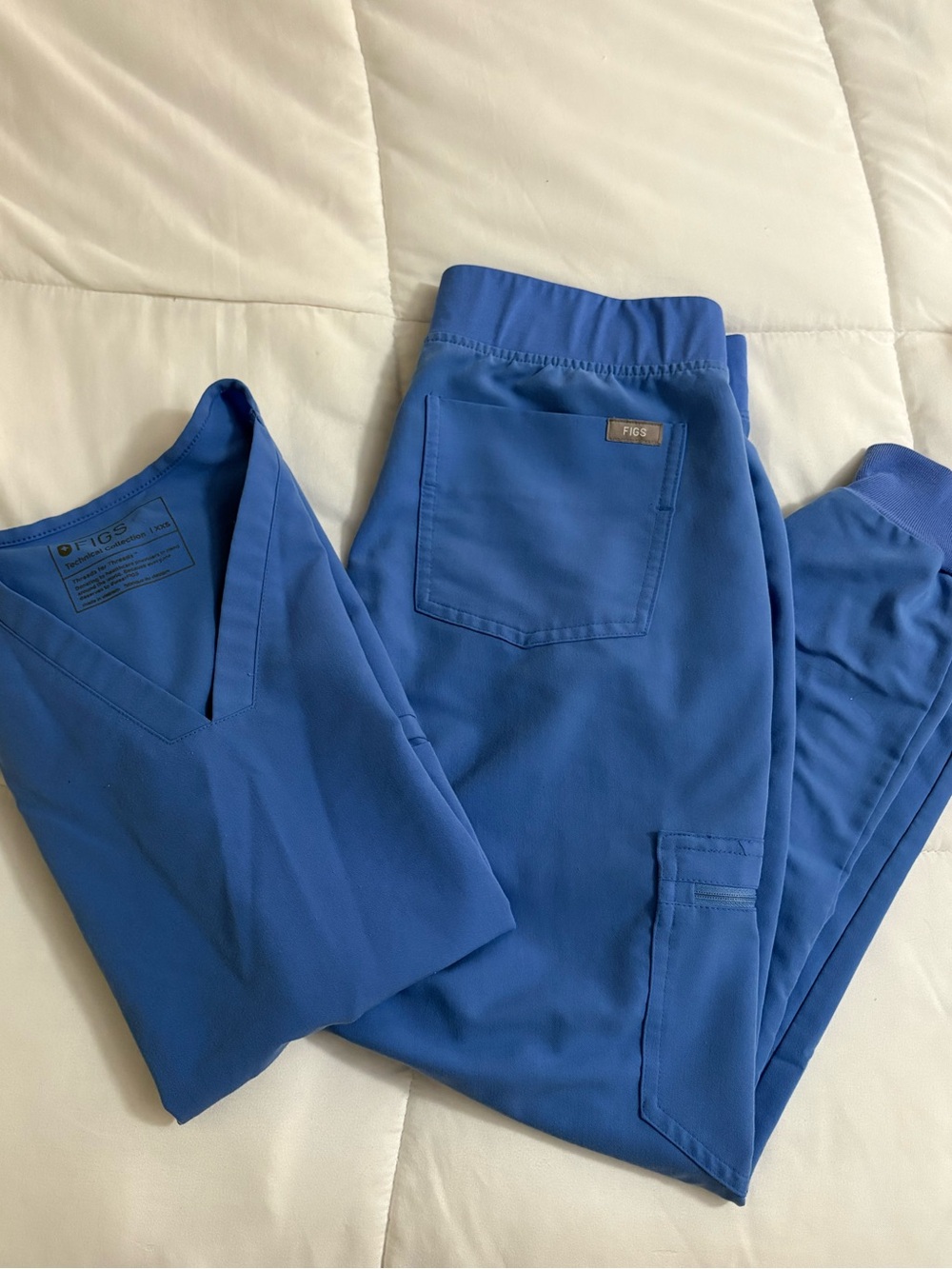 FIGS women’s ceil blue scrub set